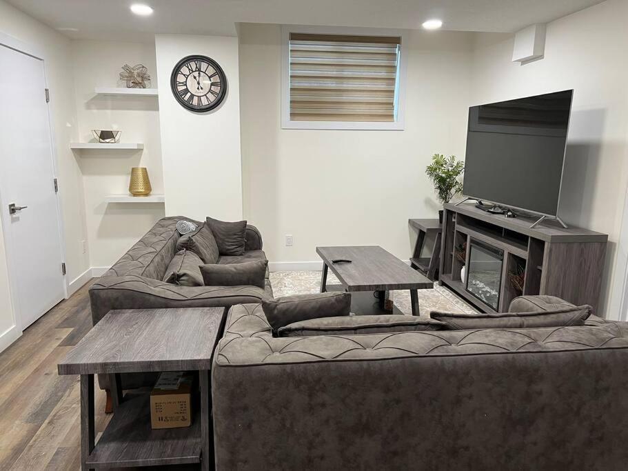 Apartment Modern By Spruce Meadows *