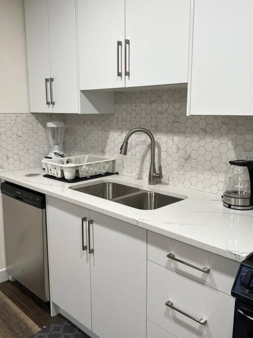 Apartment Modern By Spruce Meadows Calgary