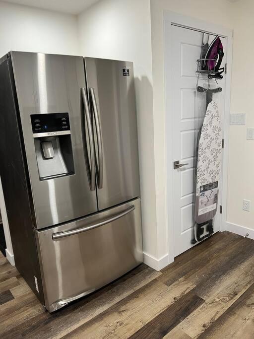 Apartment Modern By Spruce Meadows